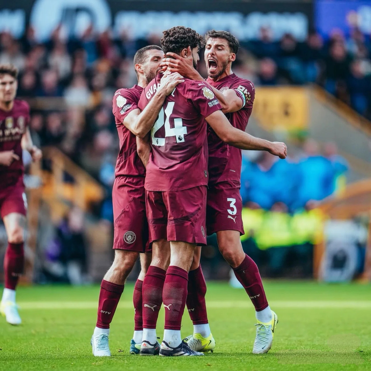 冲刺阶段曼城备战西甲；再遭质疑细节曝光；赛场秩序良好；阵容厚度经受考验的简单介绍