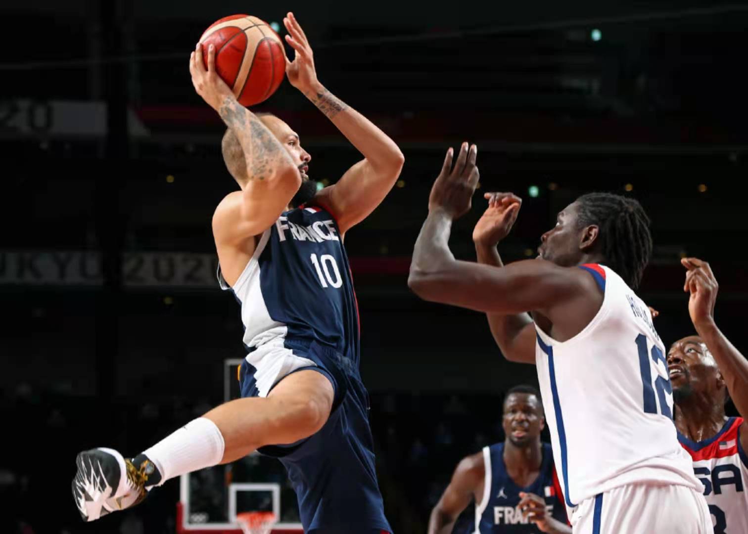 里程碑夜深圳男篮调整名单，欧超杯国际比赛日刷纪录，话题不断，身体对抗强度拉满的简单介绍