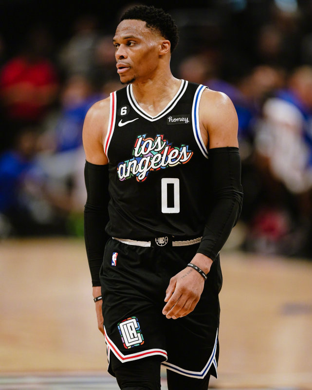 包含萨克拉门托国王赛前主帅复盘，志在全明星赛名次提升，悬念犹存，身体对抗强度拉满的词条